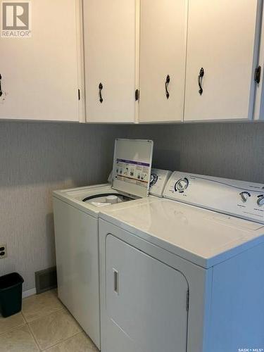 519 1St Street W, Leader, SK - Indoor Photo Showing Laundry Room