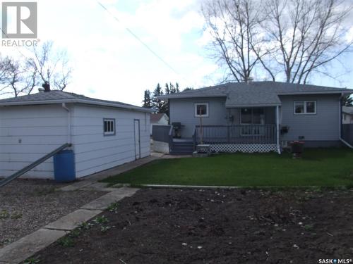 519 1St Street W, Leader, SK - Outdoor With Deck Patio Veranda