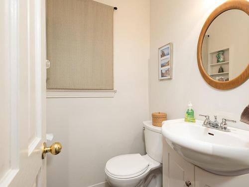 Powder room - 75 Rue Crescent, Hudson, QC - Indoor Photo Showing Bathroom