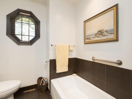 Bathroom - 75 Rue Crescent, Hudson, QC - Indoor Photo Showing Bathroom