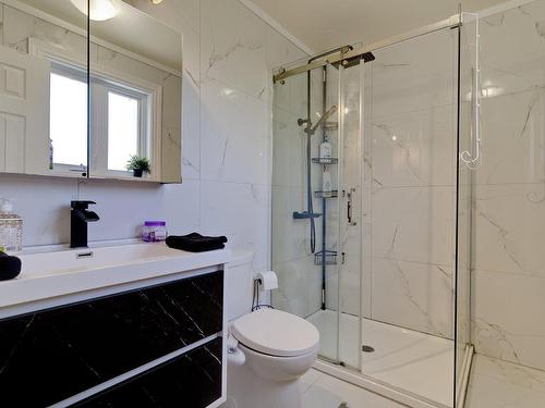 Salle de bains attenante Ã  la CCP - 1510 Crois. Séville, Brossard, QC - Indoor Photo Showing Bathroom