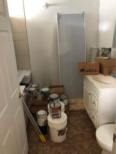 Garage - 575  - 577 Boul. St-Charles, Drummondville, QC - Indoor Photo Showing Bathroom