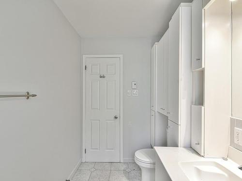Bathroom - 17 Rue Du Joli-Trappeur, Sainte-Marguerite-Du-Lac-Masson, QC - Indoor Photo Showing Bathroom
