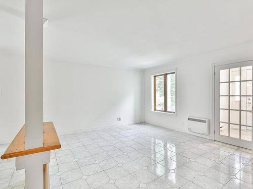 Living room - 17 Rue Du Joli-Trappeur, Sainte-Marguerite-Du-Lac-Masson, QC - Indoor Photo Showing Other Room