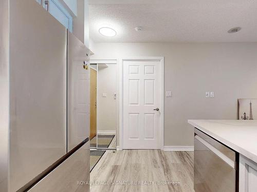 708-7 Lorraine Dr, Toronto, ON - Indoor Photo Showing Other Room