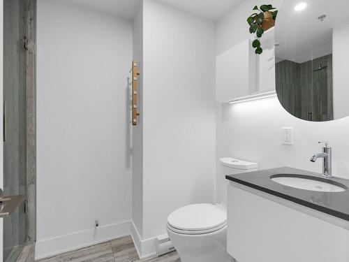 Bathroom - 906-2320 Rue Tupper, Montréal (Ville-Marie), QC - Indoor Photo Showing Bathroom