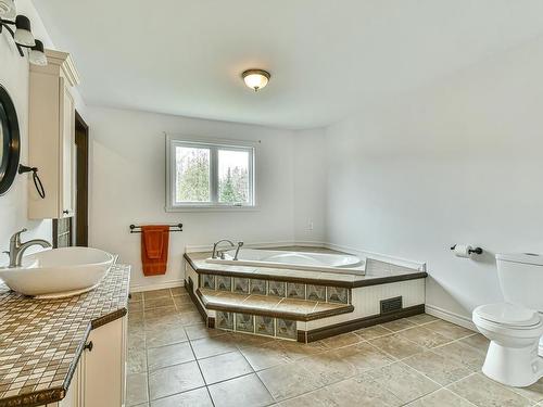 Salle de bains - 2659  - 2661 Ch. Du Village, Saint-Adolphe-D'Howard, QC - Indoor Photo Showing Bathroom
