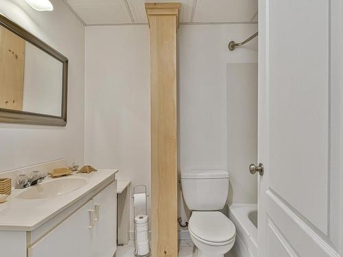 Salle de bains - 2659  - 2661 Ch. Du Village, Saint-Adolphe-D'Howard, QC - Indoor Photo Showing Bathroom