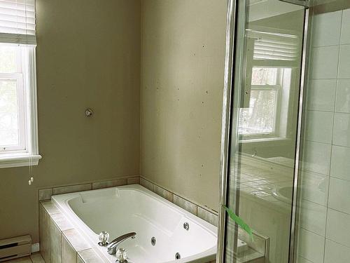 Bathroom - 31 Ch. De St-Moritz, Saint-Sauveur, QC - Indoor Photo Showing Bathroom