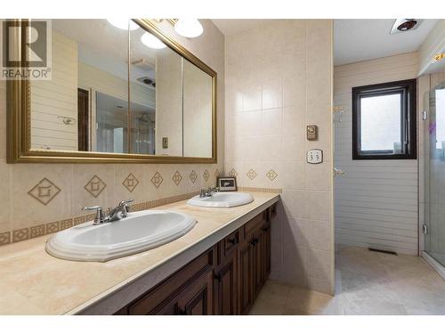 2545 6 Highway E, Lumby, BC - Indoor Photo Showing Bathroom