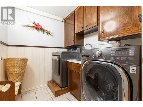 2545 6 Highway E, Lumby, BC - Indoor Photo Showing Laundry Room
