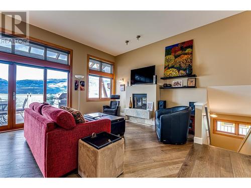 9845 Eastside Road Unit# 31, Vernon, BC - Indoor Photo Showing Living Room With Fireplace