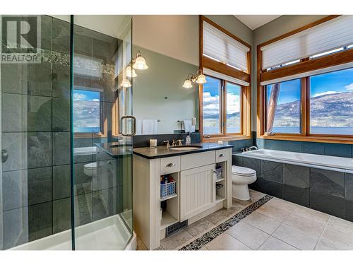 9845 Eastside Road Unit# 31, Vernon, BC - Indoor Photo Showing Bathroom