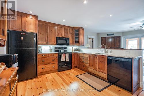 94 Wilkinson Drive, Kawartha Lakes, ON - Indoor Photo Showing Kitchen