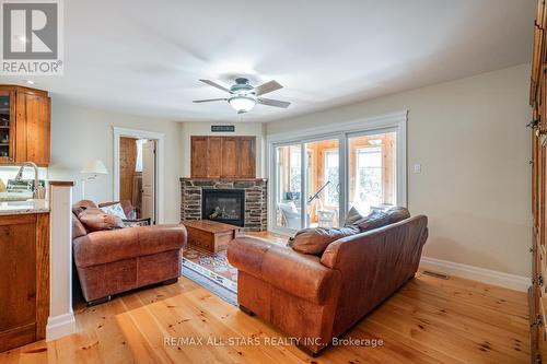 94 Wilkinson Drive, Kawartha Lakes, ON - Indoor Photo Showing Living Room With Fireplace