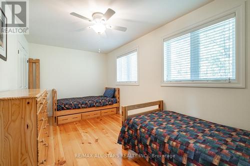 94 Wilkinson Drive, Kawartha Lakes, ON - Indoor Photo Showing Bedroom