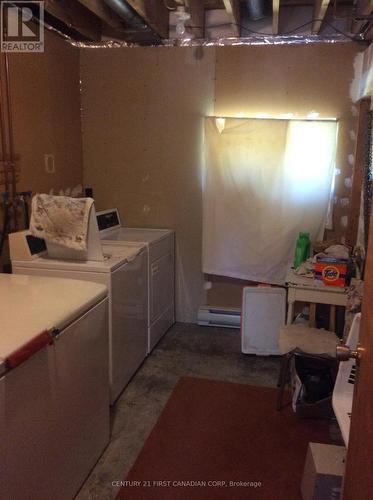 421 Warner Bay Road, Northern Bruce Peninsula, ON - Indoor Photo Showing Laundry Room