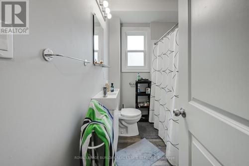 37 St Catharine Street, St. Thomas, ON - Indoor Photo Showing Bathroom