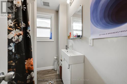 37 St Catharine Street, St. Thomas, ON - Indoor Photo Showing Laundry Room