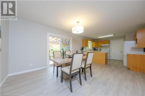 35 2Nd Avenue Ne, Chesley, ON - Indoor Photo Showing Living Room