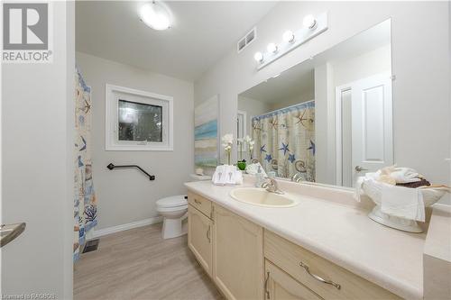 35 2Nd Avenue Ne, Chesley, ON - Indoor Photo Showing Bathroom
