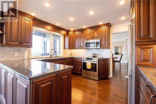 328 Maki Avenue, Sudbury, ON - Indoor Photo Showing Kitchen With Upgraded Kitchen