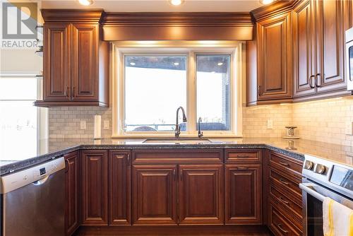 328 Maki Avenue, Sudbury, ON - Indoor Photo Showing Kitchen With Upgraded Kitchen