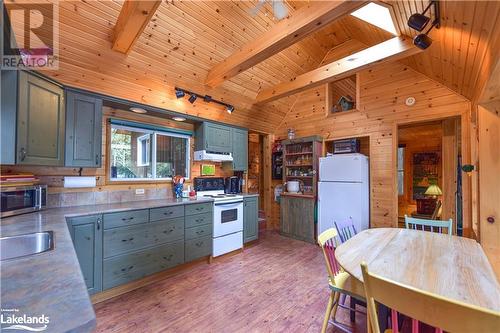 176 280 Island, Port Severn, ON - Indoor Photo Showing Kitchen