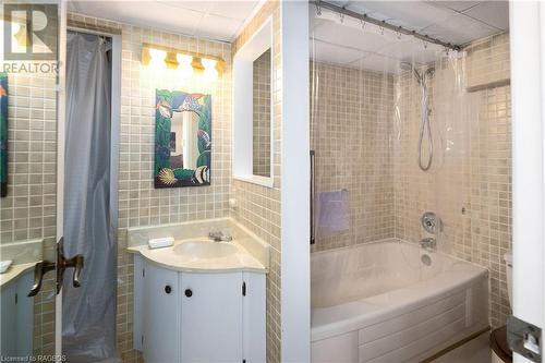 495 4Th Street A W, Owen Sound, ON - Indoor Photo Showing Bathroom