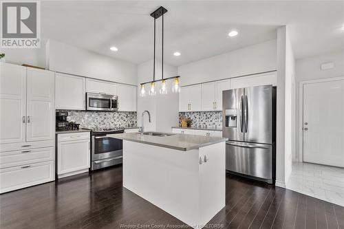 6156 Tiburon Crescent, Lasalle, ON - Indoor Photo Showing Kitchen With Upgraded Kitchen
