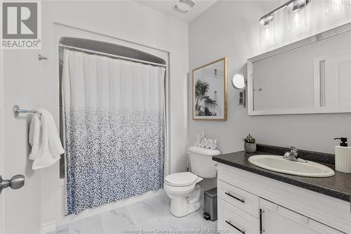 6156 Tiburon Crescent, Lasalle, ON - Indoor Photo Showing Bathroom