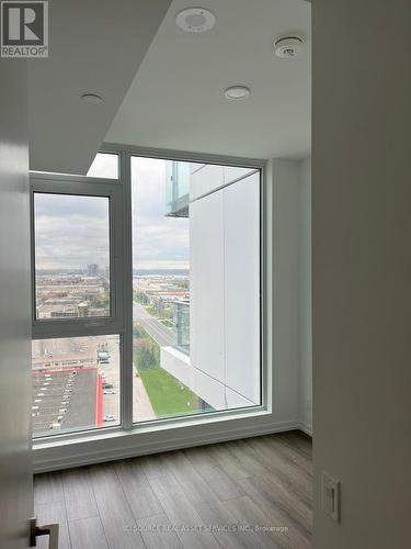 1806 - 7890 Jane Street, Vaughan, ON - Indoor Photo Showing Bathroom