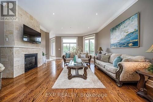 4 Blake Street, East Gwillimbury, ON - Indoor Photo Showing Living Room With Fireplace