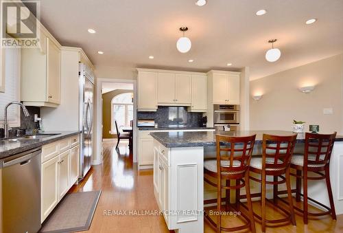 167 Crompton Drive, Barrie, ON - Indoor Photo Showing Kitchen With Upgraded Kitchen