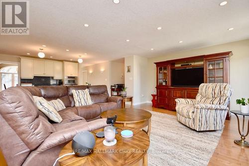 167 Crompton Drive, Barrie, ON - Indoor Photo Showing Living Room