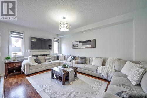 603 Nairn Circle, Milton, ON - Indoor Photo Showing Living Room