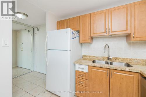 610 - 6720 Glen Erin Drive, Mississauga, ON - Indoor Photo Showing Kitchen With Double Sink