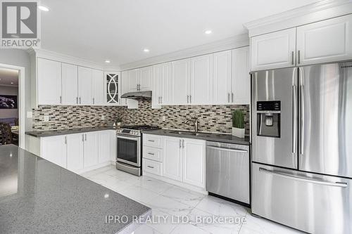 29 Cheviot Crescent, Brampton, ON - Indoor Photo Showing Kitchen With Stainless Steel Kitchen With Upgraded Kitchen