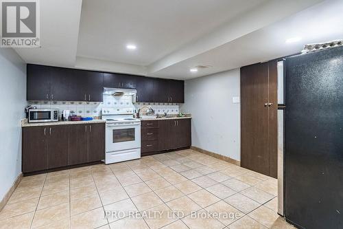 29 Cheviot Crescent, Brampton, ON - Indoor Photo Showing Kitchen