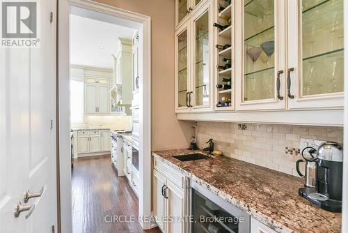 450 Hidden Trail, Oakville, ON - Indoor Photo Showing Kitchen With Upgraded Kitchen