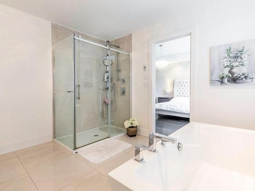 Salle de bains attenante Ã  la CCP - 7710 Rue De Liverpool, Brossard, QC - Indoor Photo Showing Bathroom