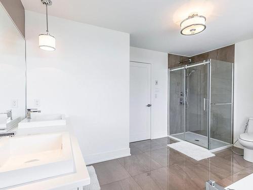 Bathroom - 7710 Rue De Liverpool, Brossard, QC - Indoor Photo Showing Bathroom