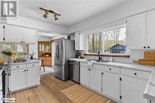 98 Clearwater Lake Road, Port Sydney, ON - Indoor Photo Showing Kitchen