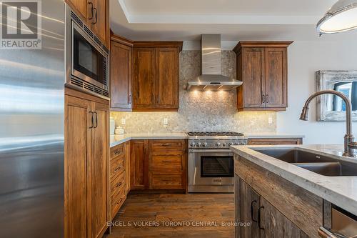 280 Sunset Boulevard, Blue Mountains, ON - Indoor Photo Showing Kitchen With Double Sink With Upgraded Kitchen