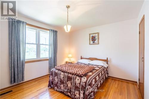 7016 Centennial Street, Niagara Falls, ON - Indoor Photo Showing Bedroom