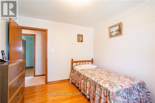7016 Centennial Street, Niagara Falls, ON - Indoor Photo Showing Bedroom