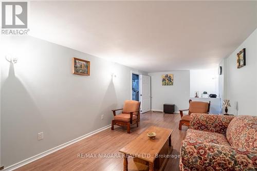 7016 Centennial Street, Niagara Falls, ON - Indoor Photo Showing Living Room