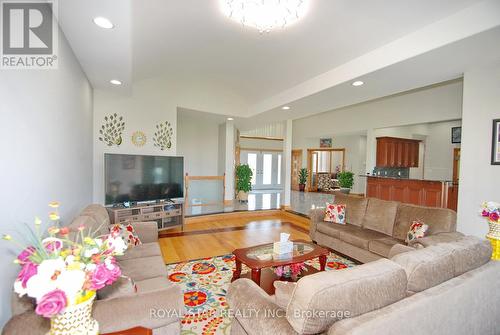 9225 Short Malden Road, Lasalle, ON - Indoor Photo Showing Living Room