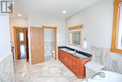 9225 Short Malden Road, Lasalle, ON - Indoor Photo Showing Bathroom