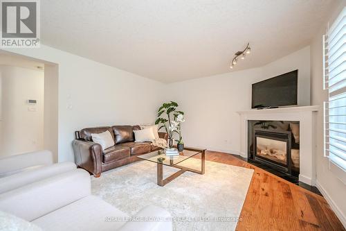 7 Elderberry Court, Guelph, ON - Indoor Photo Showing Living Room With Fireplace